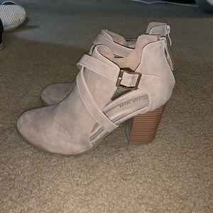 Tan/cream booties